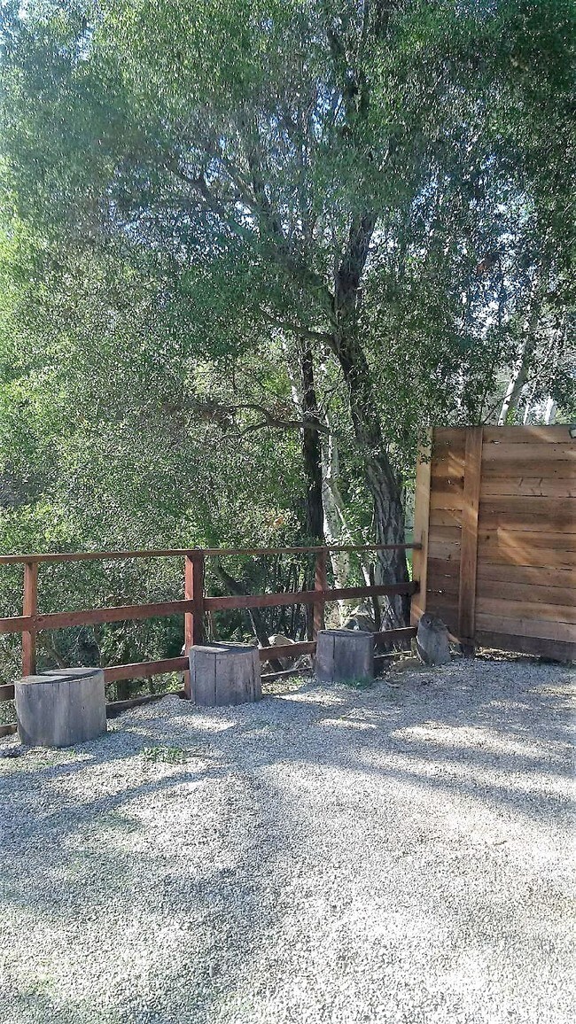 aparcamiento - 25605 Wildwood Dr