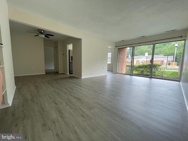 Building Photo - 868 College Pkwy