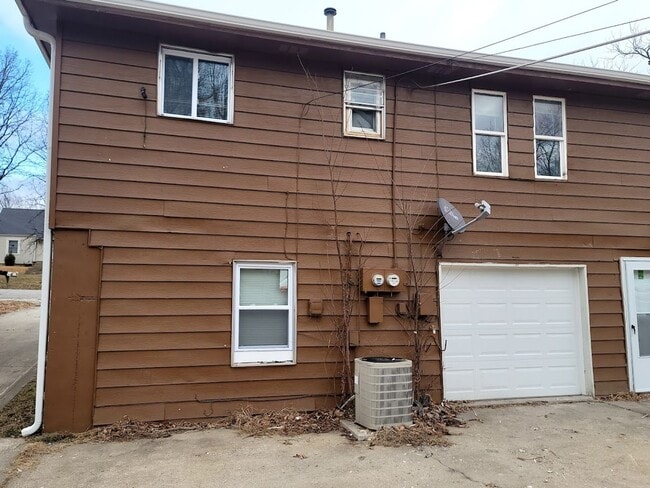 Building Photo - 5707-5709 NE 51st Street