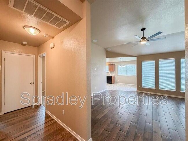 Foto del edificio - 1112 Roanoke Dr