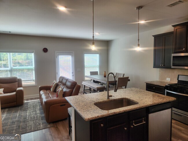 Building Photo - 47 Station Overlook Dr