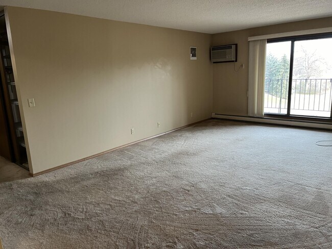 Foto del edificio - 5697 Green Cir Dr