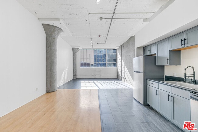 Building Photo - 420 San Pedro St