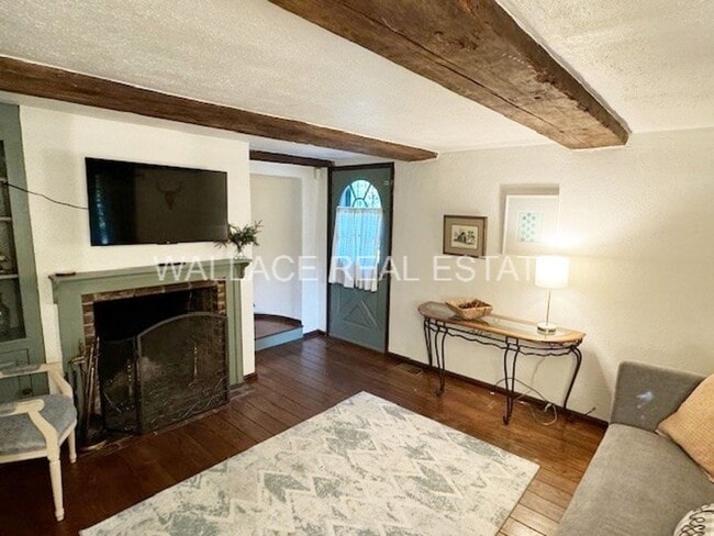 Building Photo - COZY 1 BEDROOM FULLY FURNISHED COTTAGE IN ...