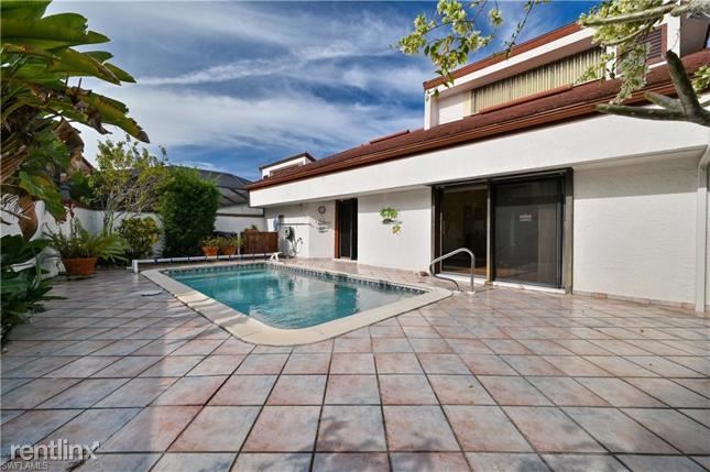 Foto del edificio - 5425 Harbour Castle Dr