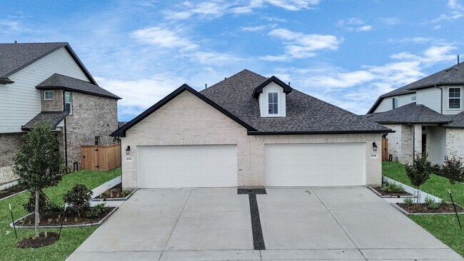Building Photo - Welcome to the Elm — Single-Level Charm, Modern Style.