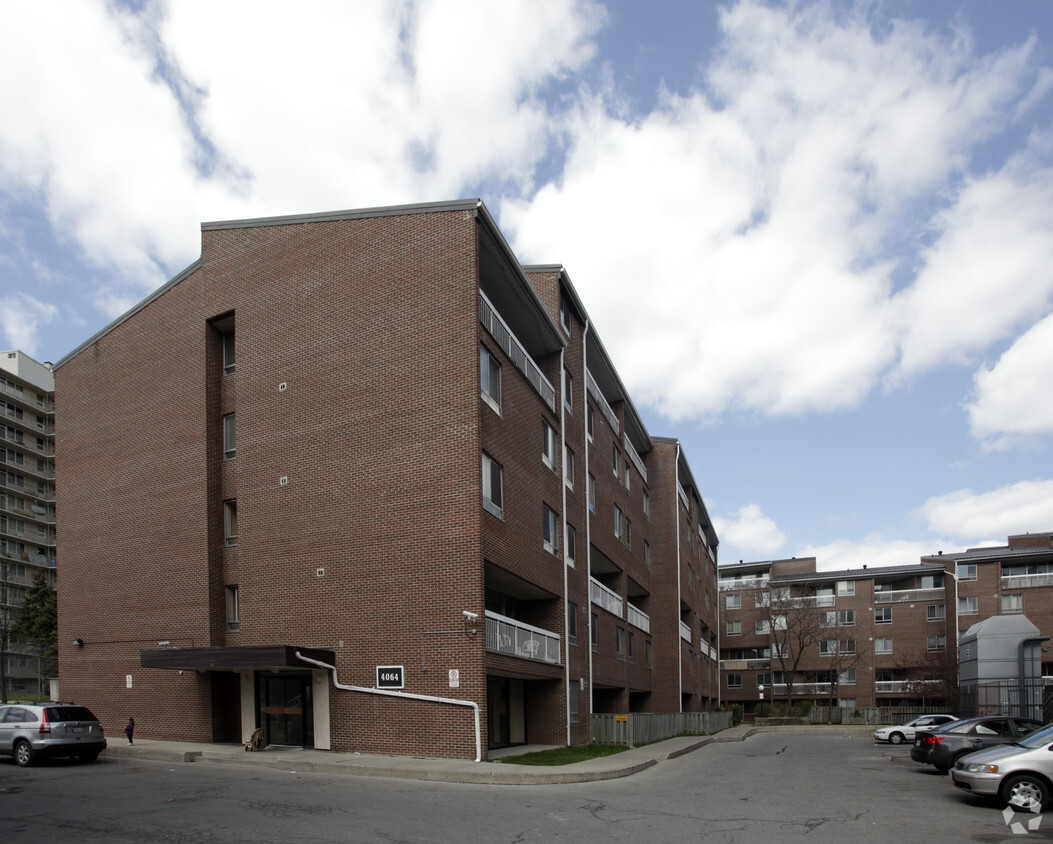 Primary Photo - 4064 Lawrence Ave