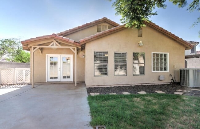 Photo - 711 S Roca St House