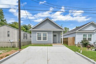 Building Photo - 16646 Meadowcroft St