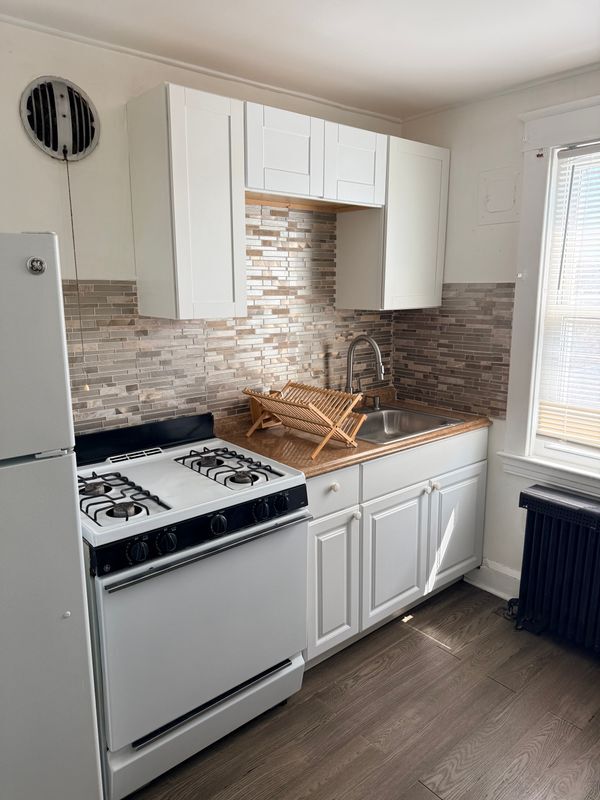 Building Photo - 5913 Bertram Ave