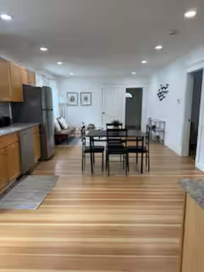 Building Photo - 10 Cranch St