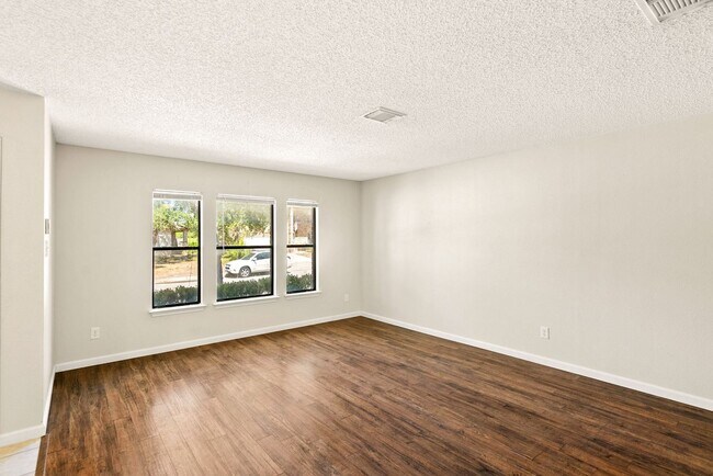 Building Photo - 3 br, 2 bath House - 11826 Brandon Oaks