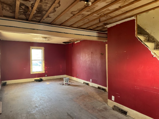 Building Photo - 502 S Broadway St