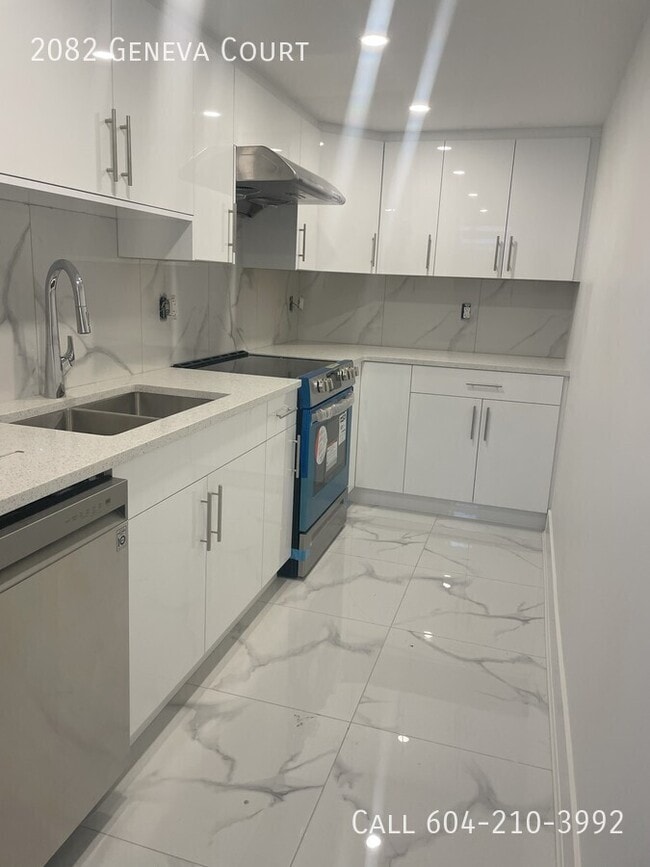 Building Photo - 2 Bedroom Suite With A/C In Abbotsford Inc...