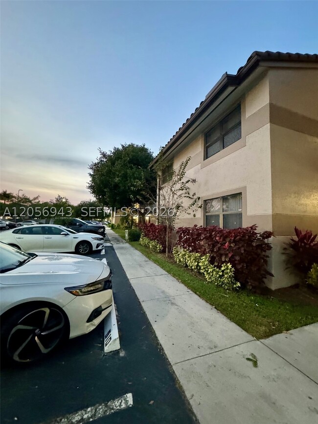 Building Photo - 9945 Nob Hill Ct