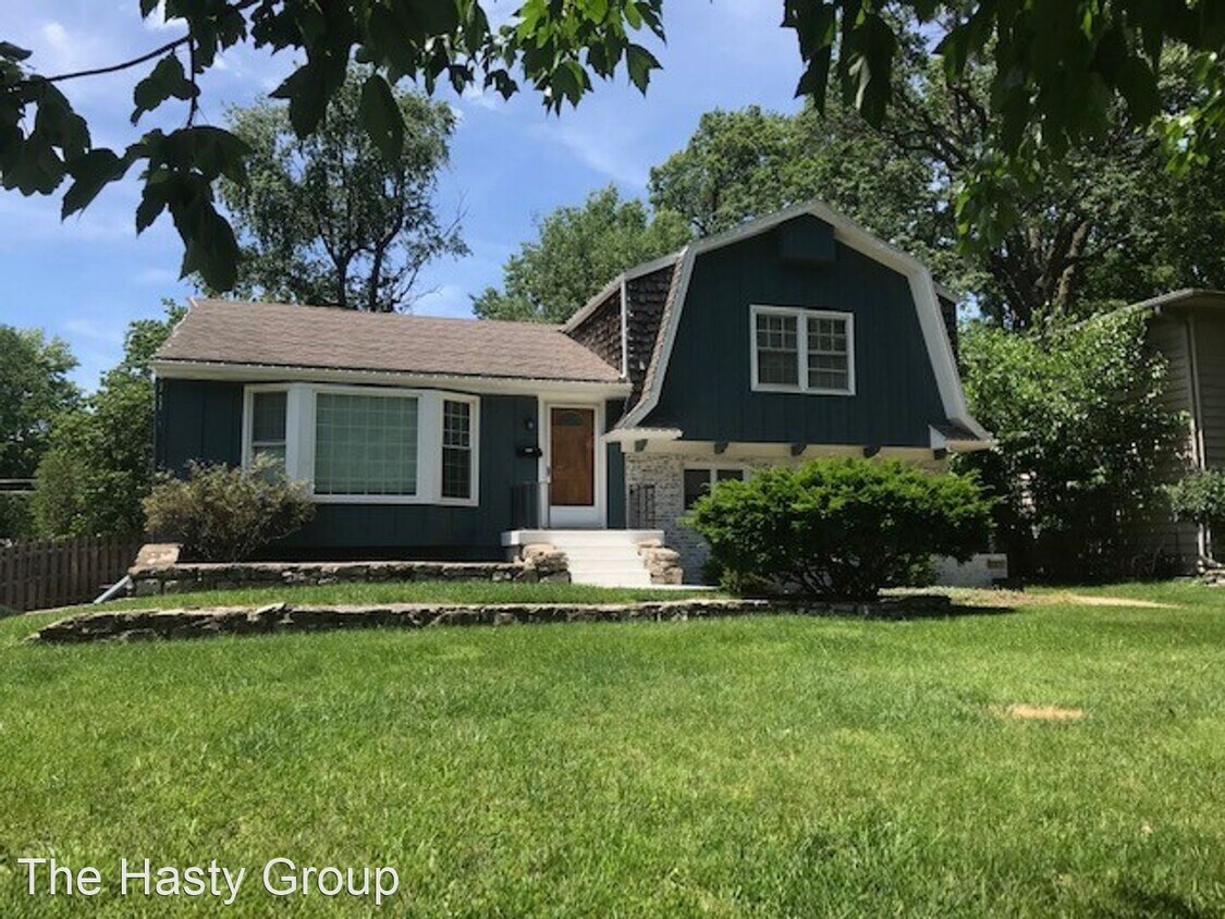 2 br, 2.5 bath House 5944 Cherry House Rental in Kansas City, MO