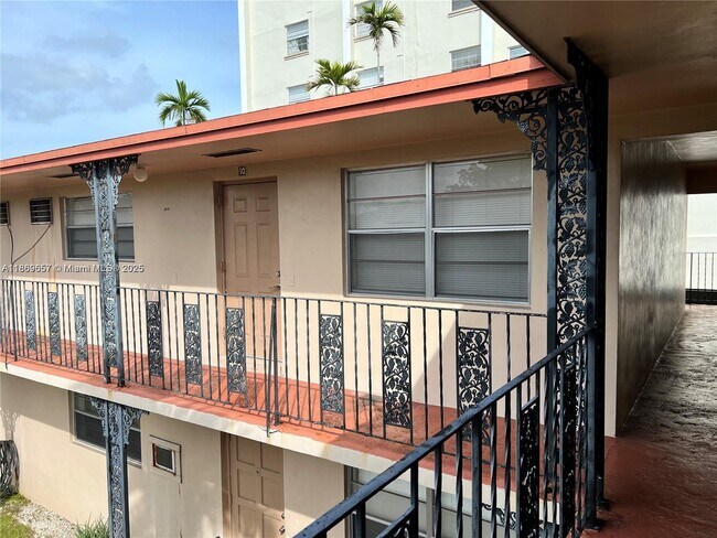 Foto del edificio - 5300 Hollywood Blvd