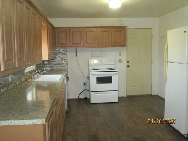 Foto del edificio - HOUSE -- 3 bedrooms, 2 bathrooms