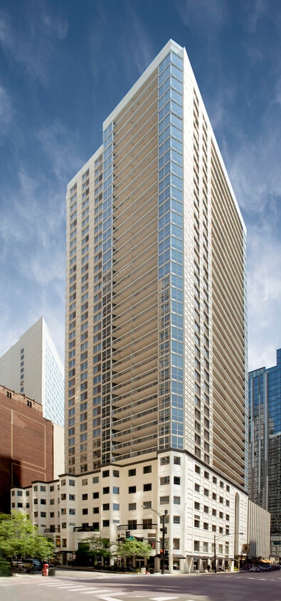 Foto principal - 1 E DELAWARE Pl