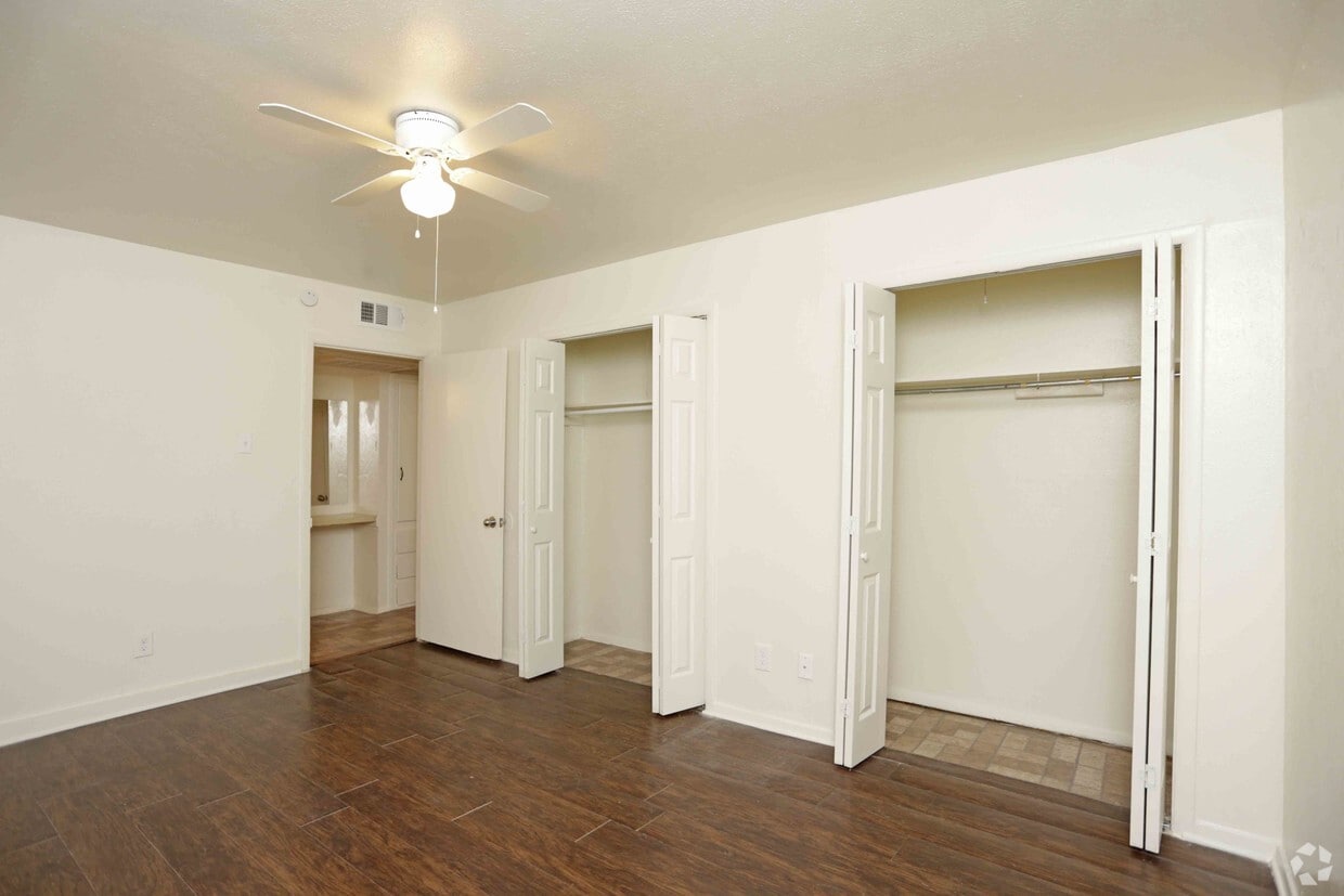 Primary Photo - La Fina Apartments