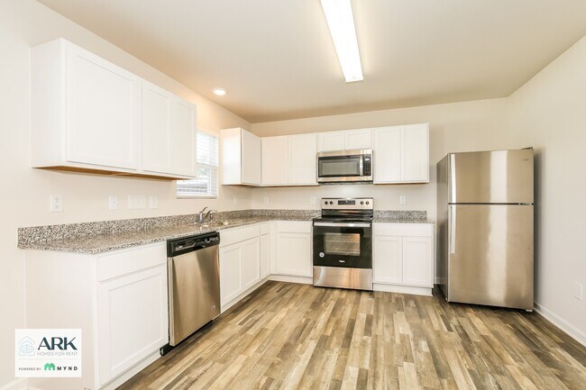 Foto del edificio - 214 Glenoaks Dr