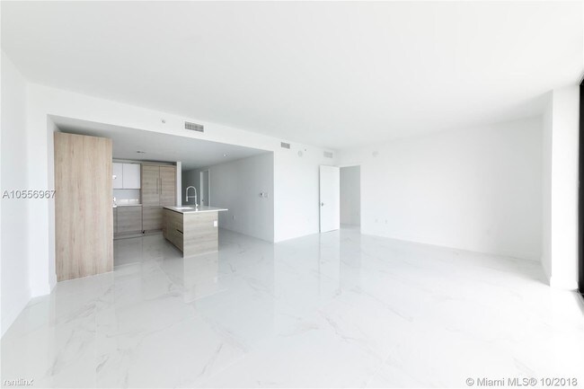 Building Photo - 10202 E Bay Harbor Dr