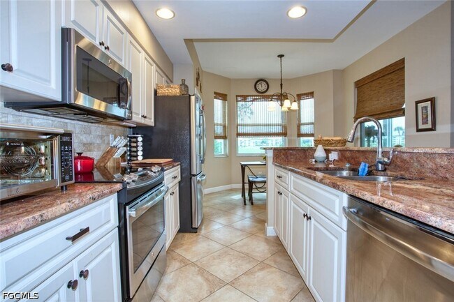 Foto del edificio - 8076 Queen Palm Ln