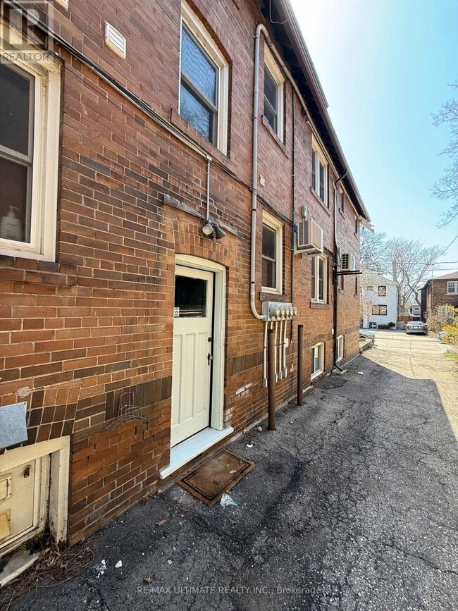 Building Photo - 8 Avion Ave