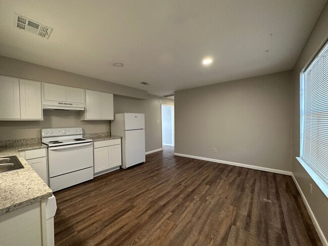 Foto del edificio - 7316 Sanger Ave