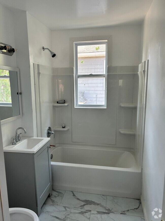 Building Photo - 1177 Reaney Ave