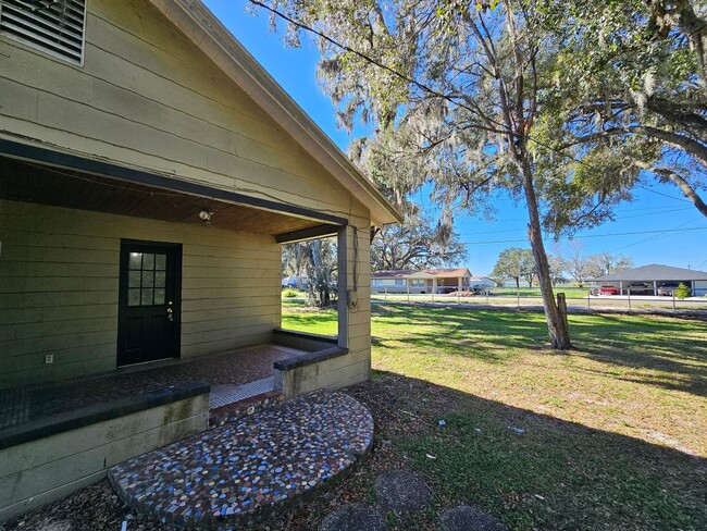 Building Photo - Cute 2 bed 1 bath block home