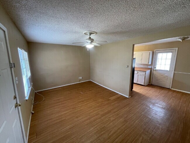 Building Photo - Cozy Two-Bedroom Home Conveniently Located in Central Lubbock!