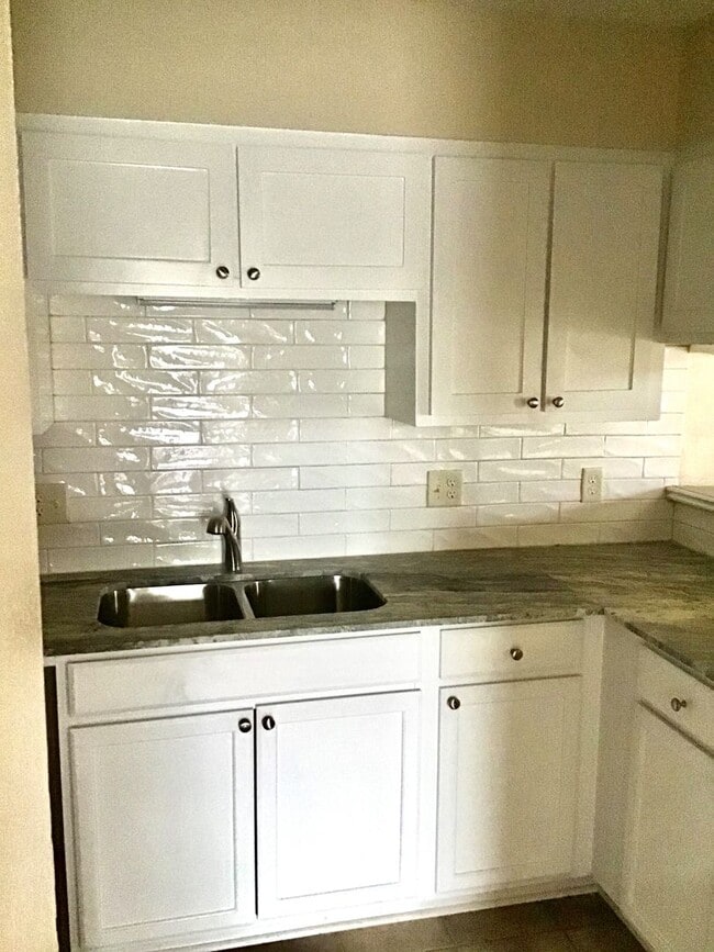 Foto del edificio - 2132 Gardere Ln