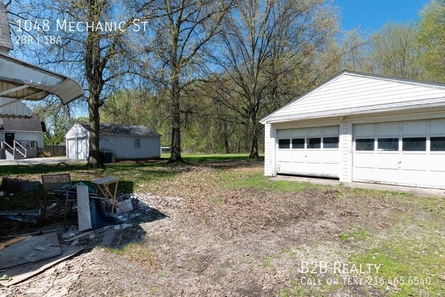 Building Photo - 1048 Mechanic St