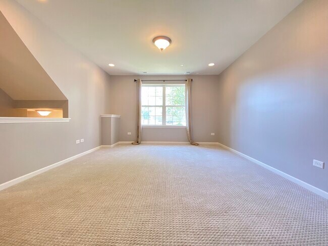 Building Photo - 4190 Royal Mews Cir