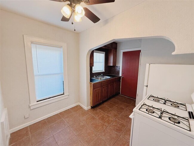 Foto del edificio - 1201 Military Ct