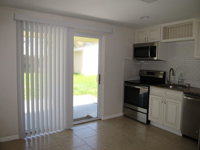 Building Photo - GREAT CENTRAL PINELLAS PARK LOCATION