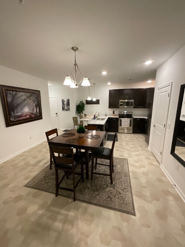 Building Photo - 1725 Dromolin Dr
