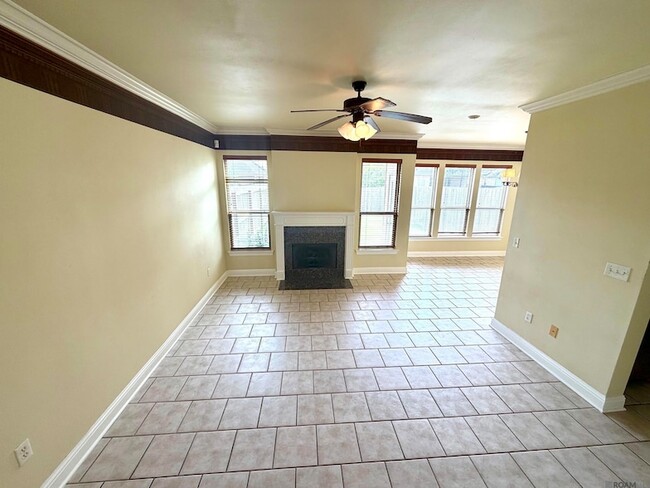Building Photo - 18163 Pinehurst Dr