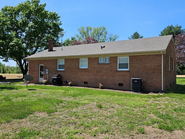 Building Photo - Essex County - 3 Bedroom 1.5 Bath Brick Ra...