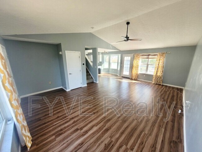 Building Photo - 692 Infantry Dr