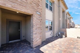 Building Photo - 2558 Venetia Pointe St