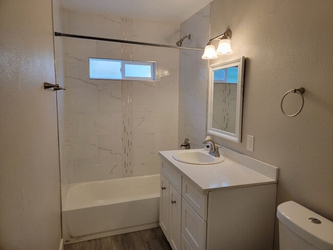 Building Photo - 3 BEDROOM**UPGRADES*CLOSE TO AREA SCHOOLS AND SHOPPING CENTERS*