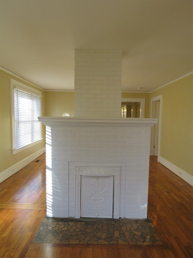 Building Photo - 136 Buist Ave