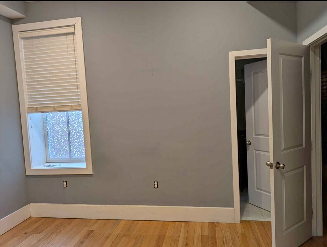 Foto principal - 1346 Kenyon St NW
