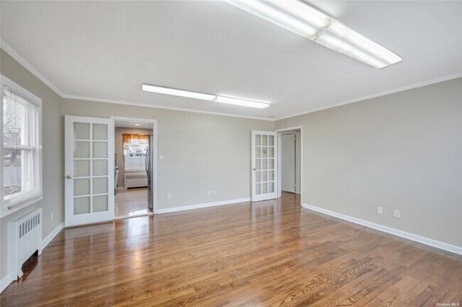 Building Photo - 337 W Old Country Rd