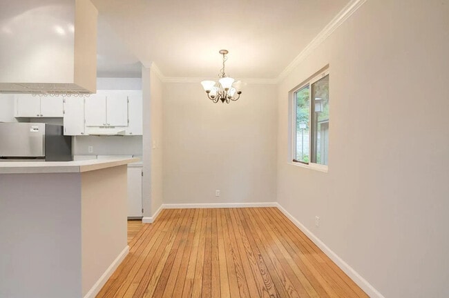 Foto del edificio - 355 Half Moon Ln