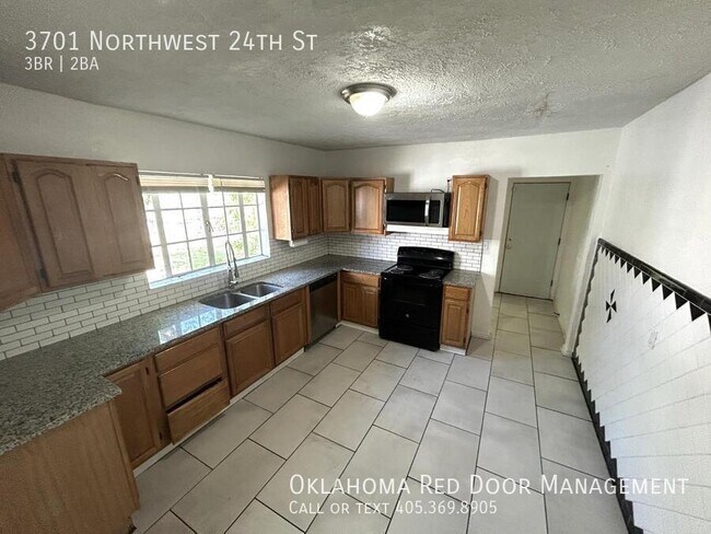 Building Photo - 3701 NW 24th St