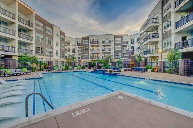 Building Photo - Gateway 505