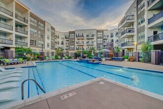 Building Photo - Gateway 505